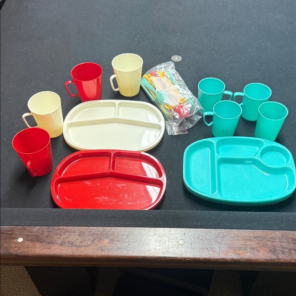 Colorful Plastic Dinnerware Set